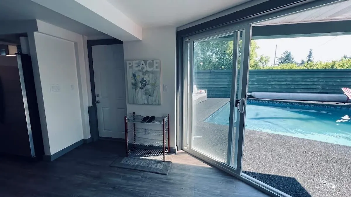 Tranquil Oasis 2 Bedroom Suite With Pool View Victoria Holiday home