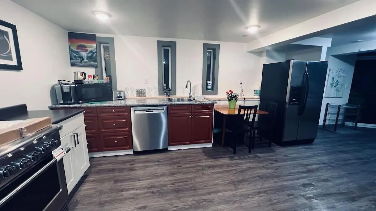 Tranquil Oasis 2 Bedroom Suite With Pool View Victoria