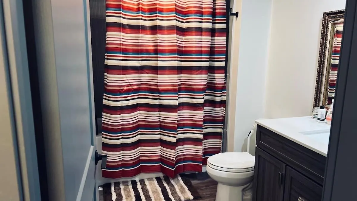 Tranquil Oasis 2 Bedroom Suite With Pool View Victoria