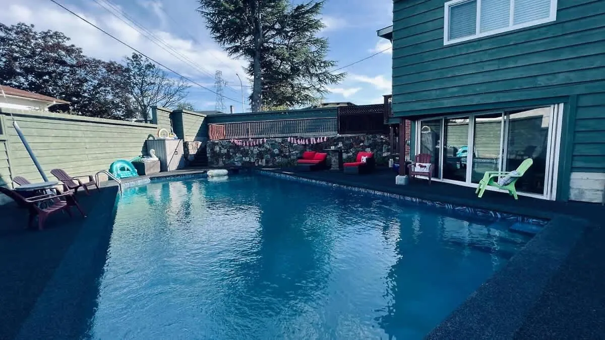 Tranquil Oasis 2 Bedroom Suite With Pool View Victoria Holiday home